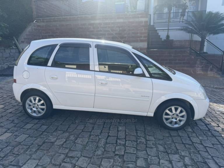 CHEVROLET - MERIVA - 2009/2010 - Branca - R$ 33.000,00
