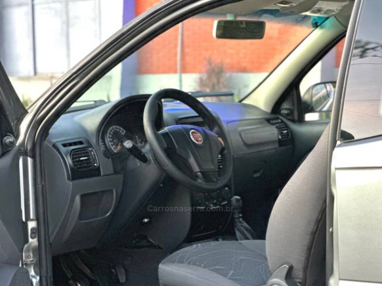 FIAT - STRADA - 2013/2014 - Prata - R$ 50.000,00