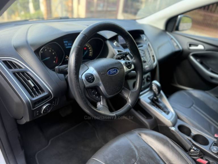 FORD - FOCUS - 2014/2015 - Prata - R$ 55.000,00