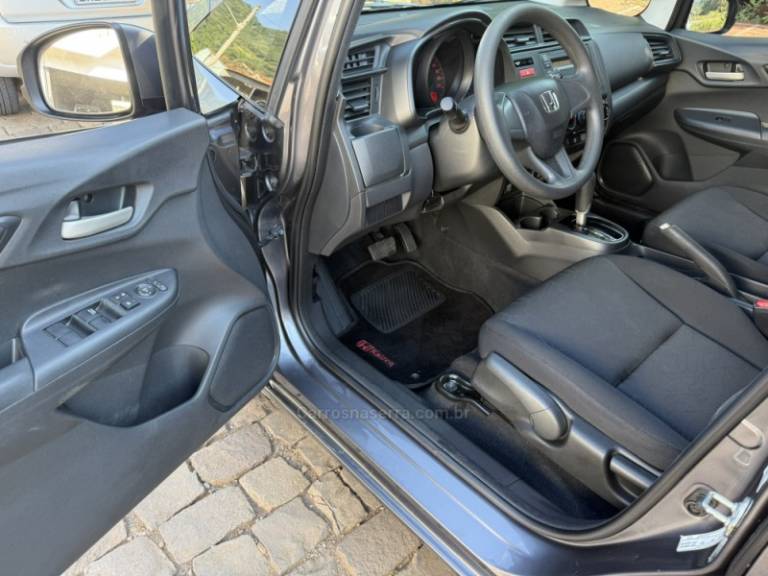 HONDA - FIT - 2015/2015 - Cinza - R$ 64.900,00