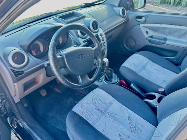 FORD - FIESTA - 2009/2010 - Preta - R$ 31.000,00