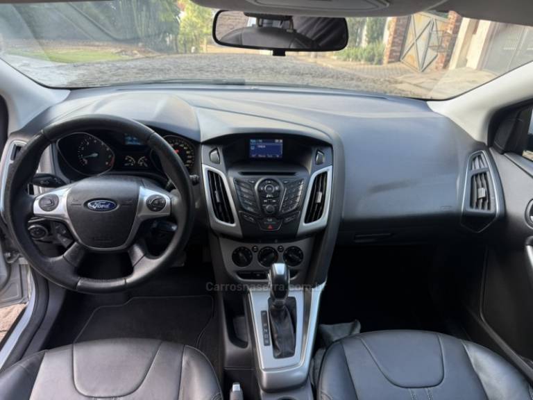 FORD - FOCUS - 2014/2015 - Prata - R$ 55.000,00