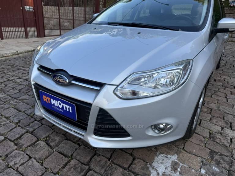 FORD - FOCUS - 2014/2015 - Prata - R$ 55.000,00