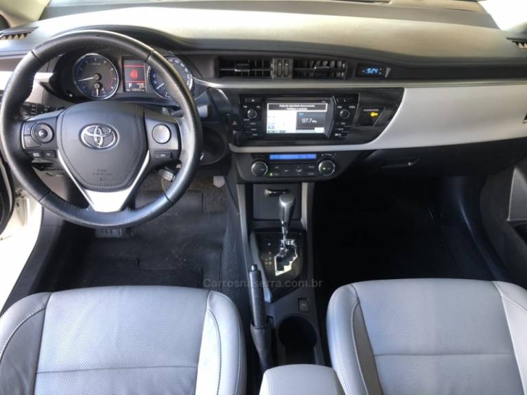TOYOTA - COROLLA - 2016/2017 - Branca - R$ 92.500,00