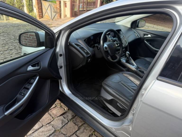 FORD - FOCUS - 2014/2015 - Prata - R$ 55.000,00