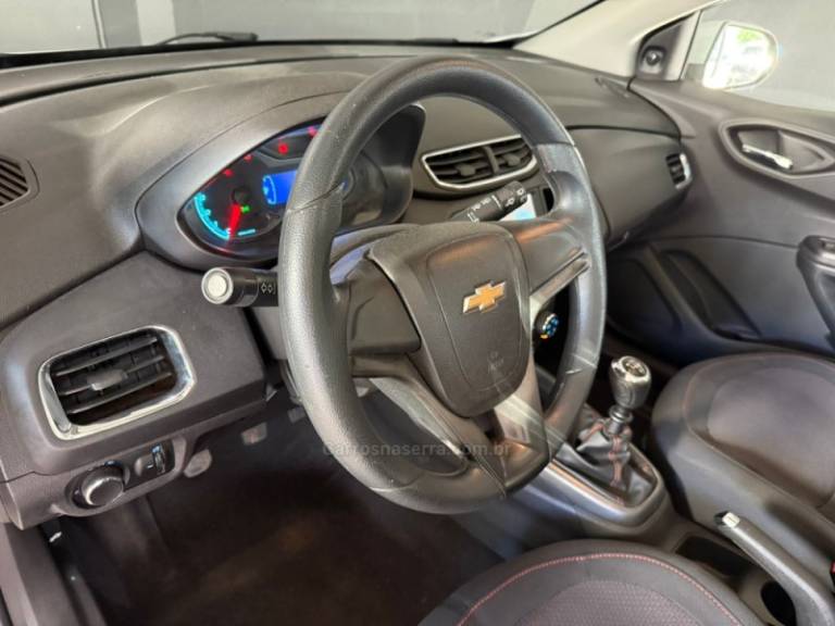 CHEVROLET - ONIX - 2015/2015 - Branca - R$ 51.000,00