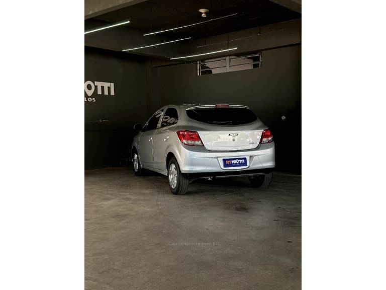 CHEVROLET - ONIX - 2013/2013 - Prata - R$ 45.000,00