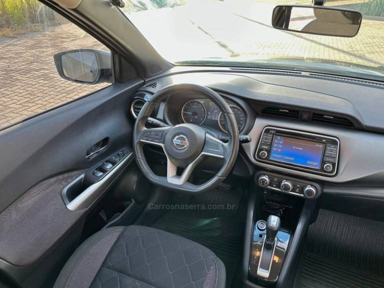 NISSAN - KICKS - 2017/2018 - Prata - R$ 82.000,00