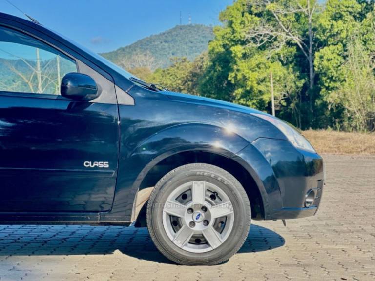 FORD - FIESTA - 2009/2010 - Preta - R$ 31.000,00
