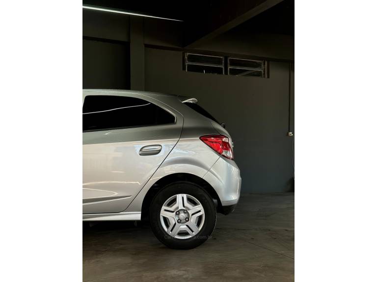 CHEVROLET - ONIX - 2013/2013 - Prata - R$ 45.000,00