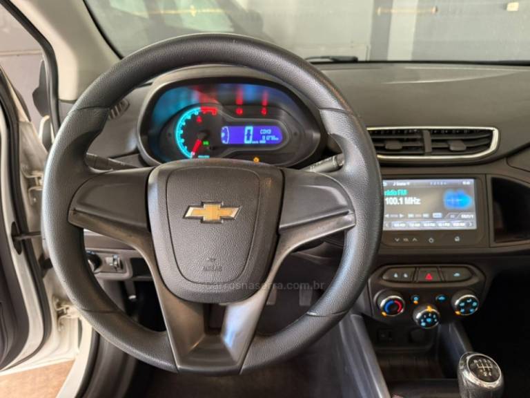CHEVROLET - ONIX - 2015/2015 - Branca - R$ 51.000,00