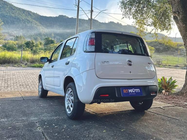 FIAT - UNO - 2021/2021 - Branca - R$ 49.900,00