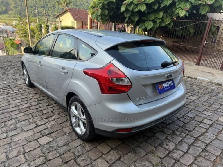 FORD - FOCUS - 2014/2015 - Prata - R$ 55.000,00