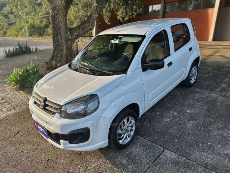 FIAT - UNO - 2021/2021 - Branca - R$ 49.900,00