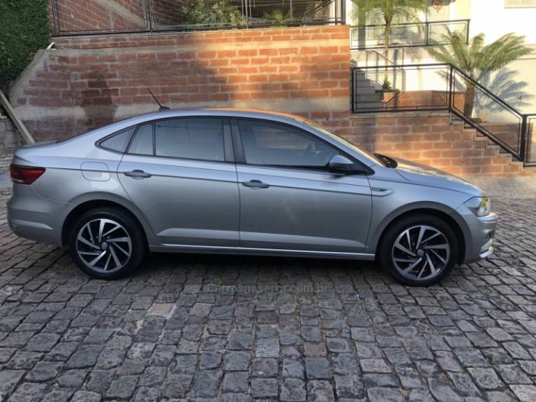 VOLKSWAGEN - VIRTUS - 2020/2021 - Prata - R$ 90.000,00