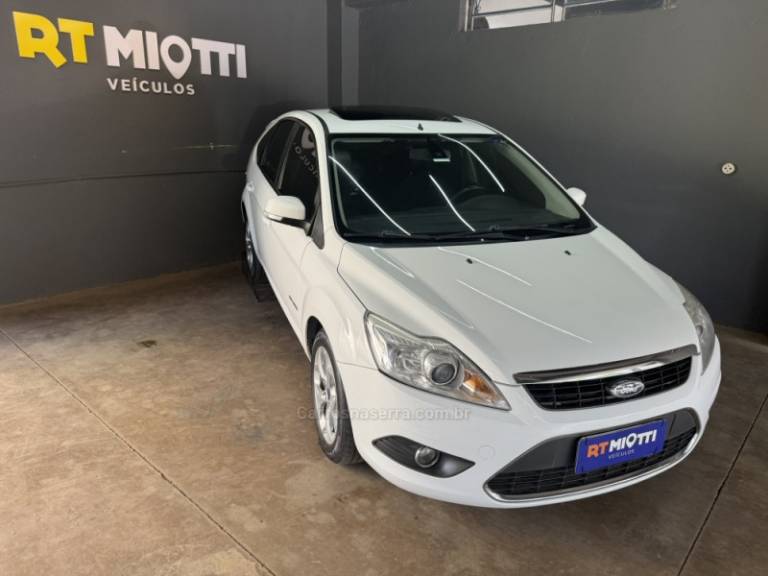 FORD - FOCUS - 2013/2013 - Branca - R$ 48.000,00