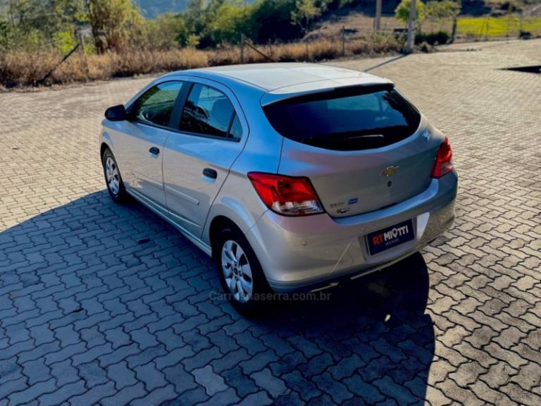 CHEVROLET - ONIX - 2018/2018 - Prata - R$ 49.500,00