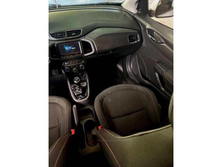 CHEVROLET - ONIX - 2013/2013 - Prata - R$ 45.000,00