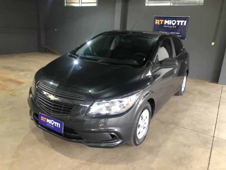 CHEVROLET - ONIX - 2018/2019 - Cinza - R$ 53.000,00