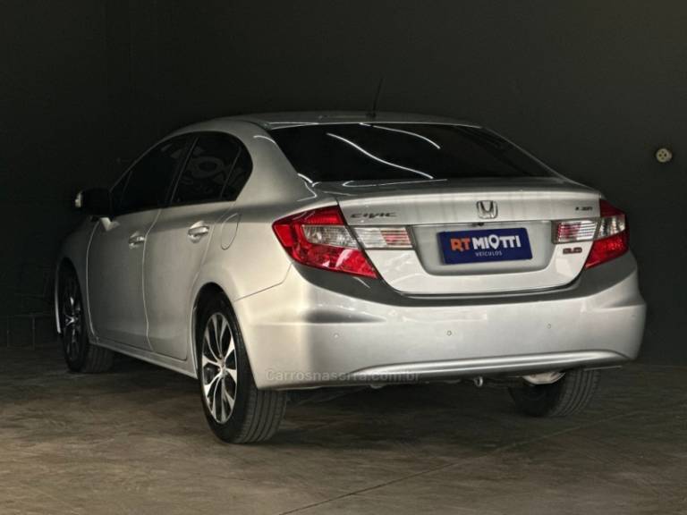 HONDA - CIVIC - 2016/2016 - Prata - R$ 79.700,00