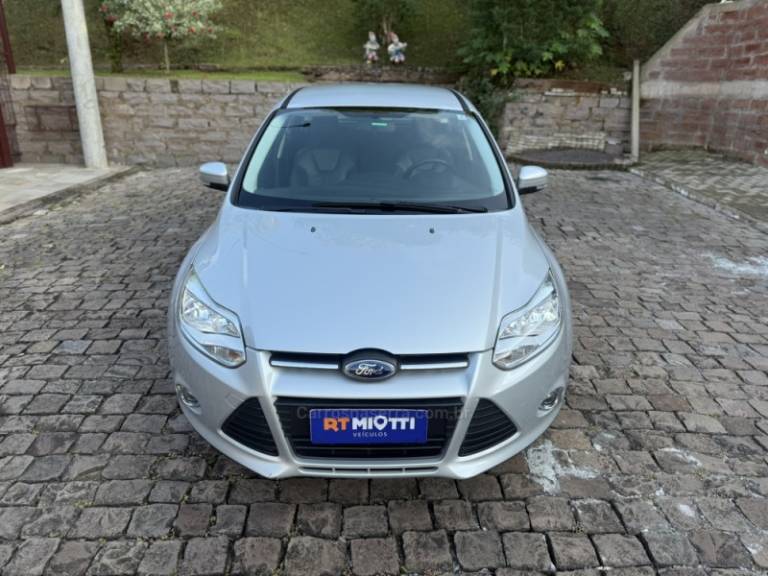 FORD - FOCUS - 2014/2015 - Prata - R$ 55.000,00