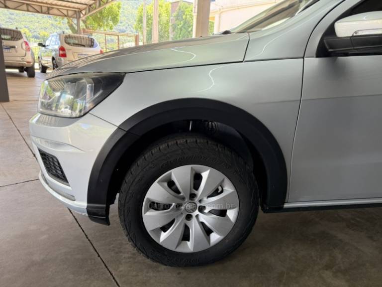VOLKSWAGEN - SAVEIRO - 2016/2017 - Prata - R$ 57.500,00