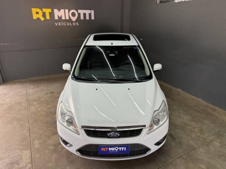 FORD - FOCUS - 2013/2013 - Branca - R$ 48.000,00