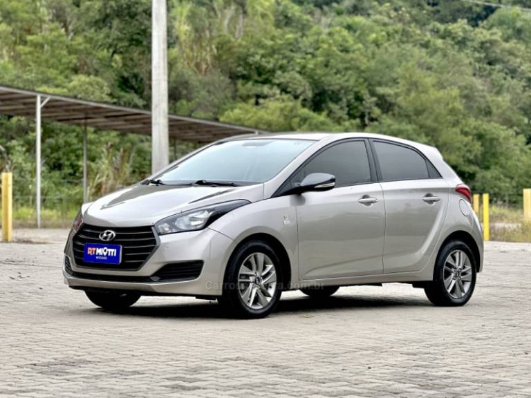 HYUNDAI - HB20 - 2018/2019 - Prata - R$ 67.500,00