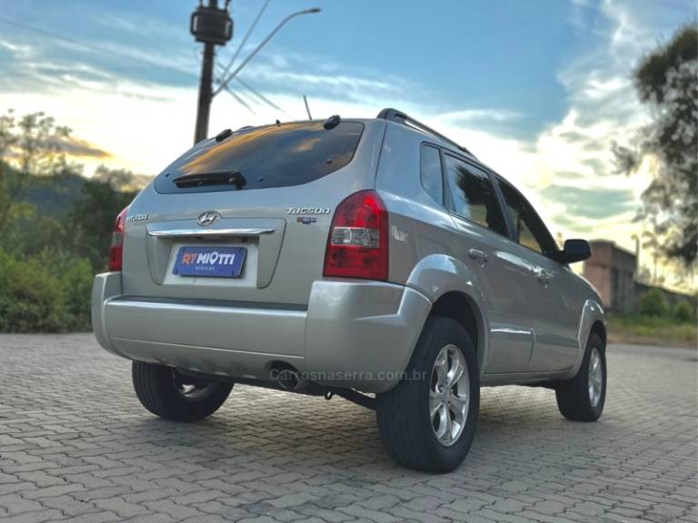 HYUNDAI - TUCSON - 2011/2012 - Prata - R$ 47.500,00