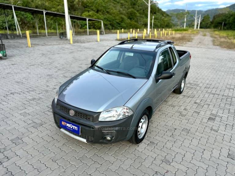 FIAT - STRADA - 2013/2014 - Prata - R$ 50.000,00