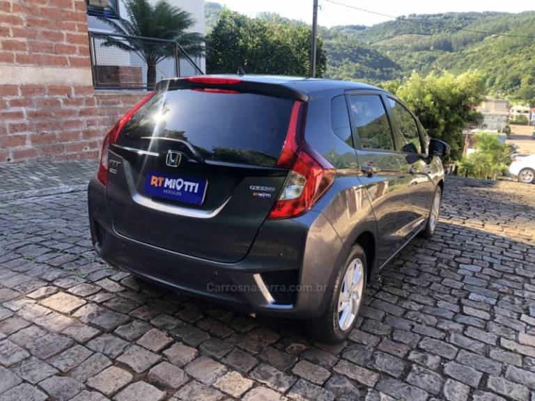 HONDA - FIT - 2015/2015 - Cinza - R$ 64.900,00