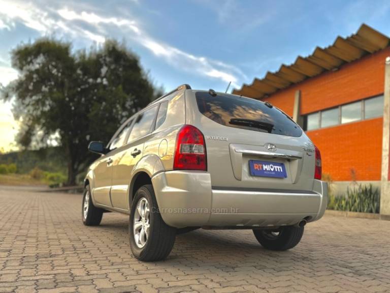 HYUNDAI - TUCSON - 2011/2012 - Prata - R$ 47.500,00