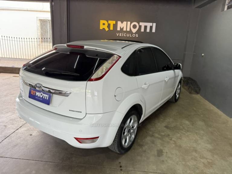 FORD - FOCUS - 2013/2013 - Branca - R$ 48.000,00