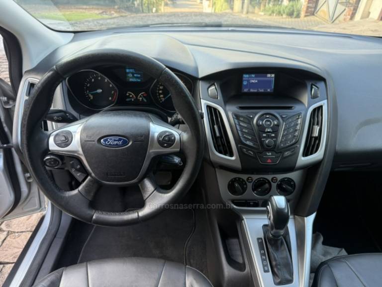 FORD - FOCUS - 2014/2015 - Prata - R$ 55.000,00