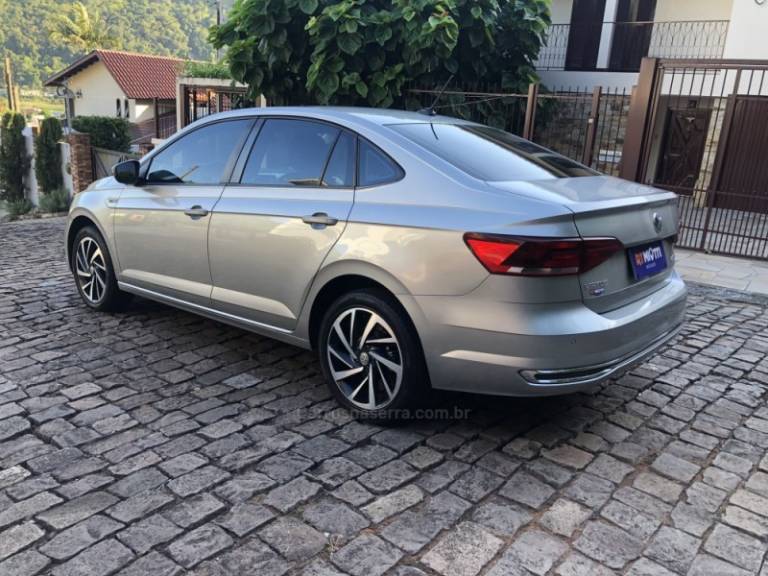 VOLKSWAGEN - VIRTUS - 2020/2021 - Prata - R$ 90.000,00