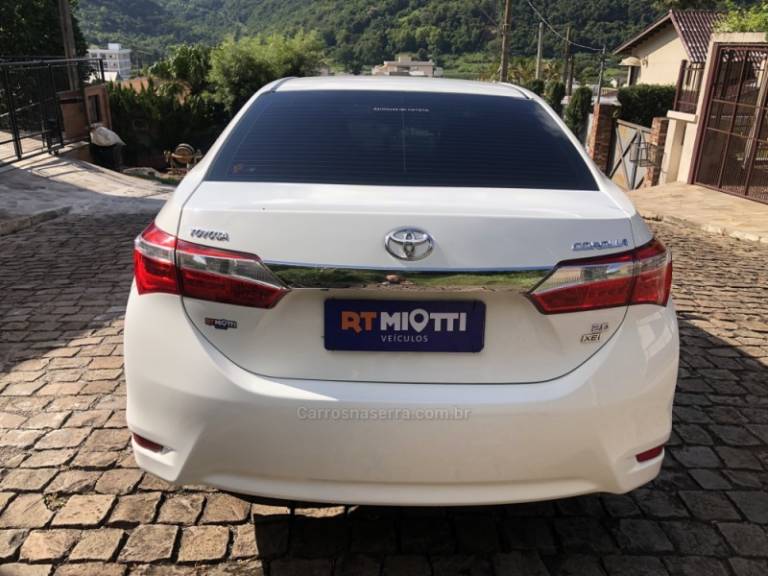 TOYOTA - COROLLA - 2016/2017 - Branca - R$ 92.500,00