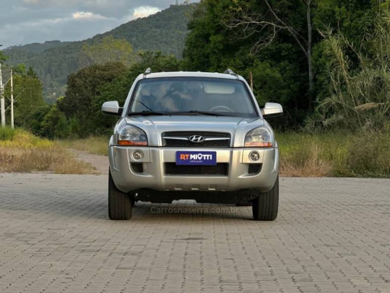 HYUNDAI - TUCSON - 2011/2012 - Prata - R$ 47.500,00