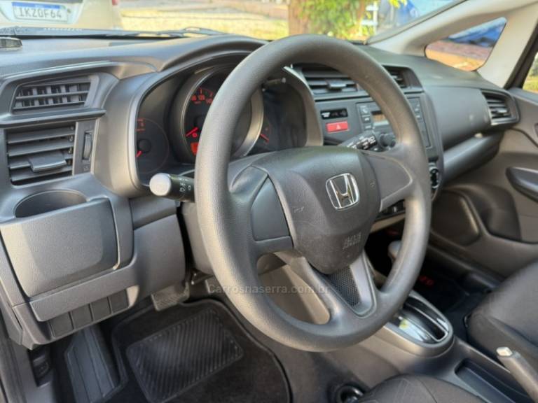 HONDA - FIT - 2015/2015 - Cinza - R$ 64.900,00