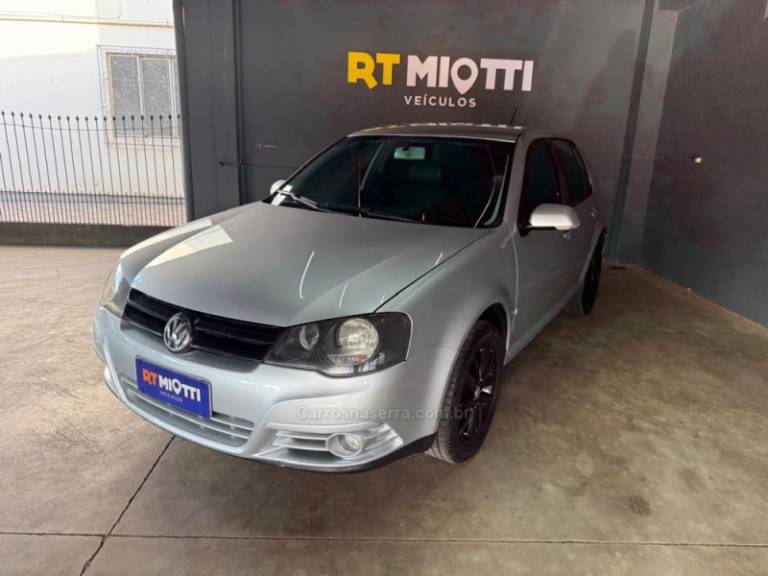 VOLKSWAGEN - GOLF - 2011/2011 - Prata - R$ 49.000,00