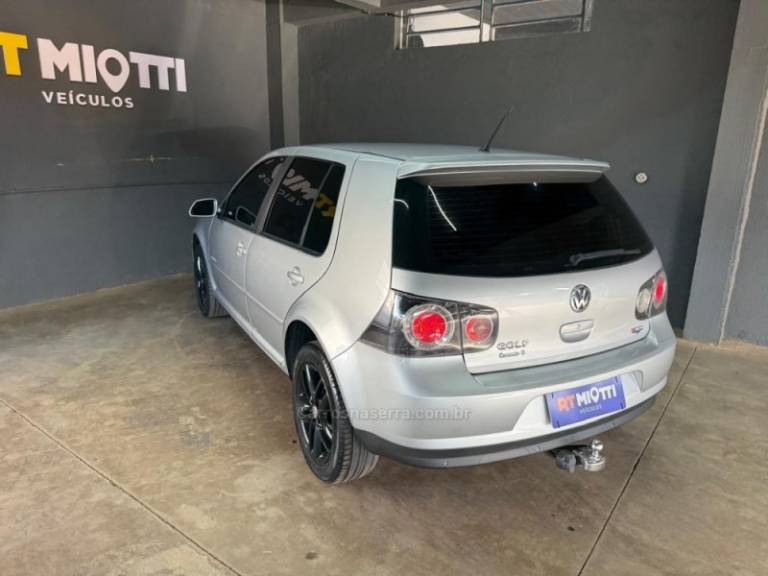 VOLKSWAGEN - GOLF - 2011/2011 - Prata - R$ 49.000,00