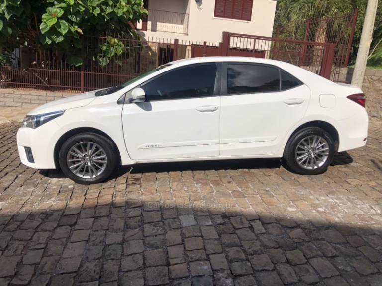 TOYOTA - COROLLA - 2016/2017 - Branca - R$ 92.500,00