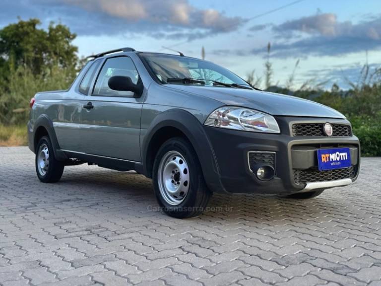 FIAT - STRADA - 2013/2014 - Prata - R$ 50.000,00
