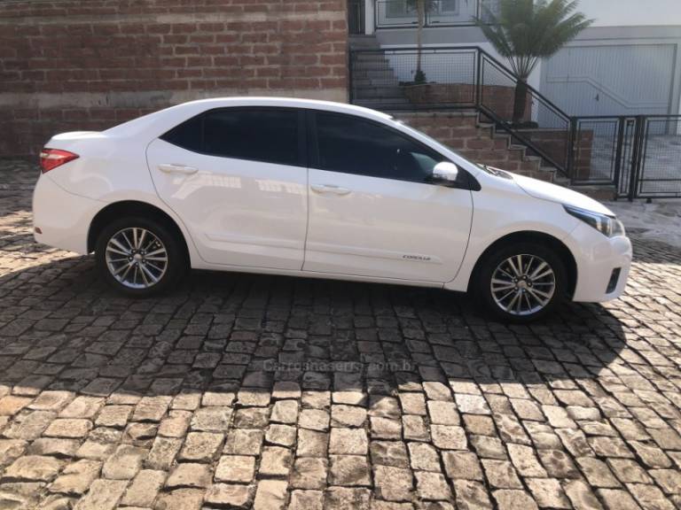 TOYOTA - COROLLA - 2016/2017 - Branca - R$ 92.500,00