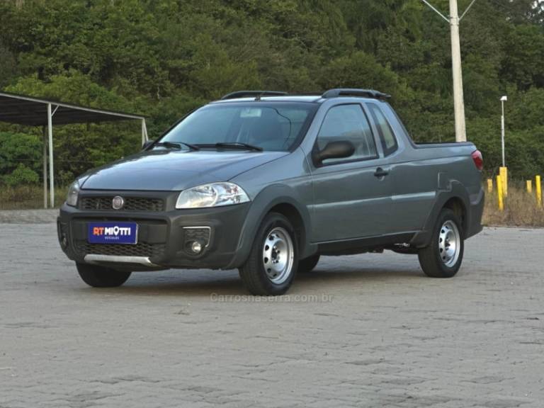 FIAT - STRADA - 2013/2014 - Prata - R$ 50.000,00