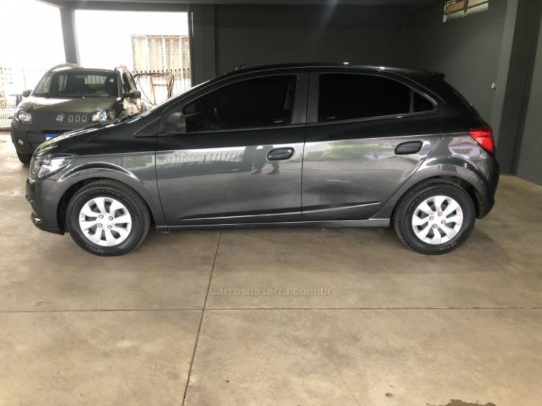 CHEVROLET - ONIX - 2018/2019 - Cinza - R$ 53.000,00
